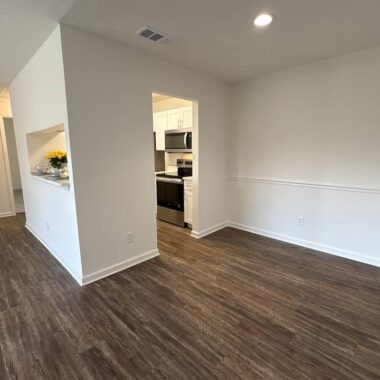 Newly Upgraded Apartment Image 6